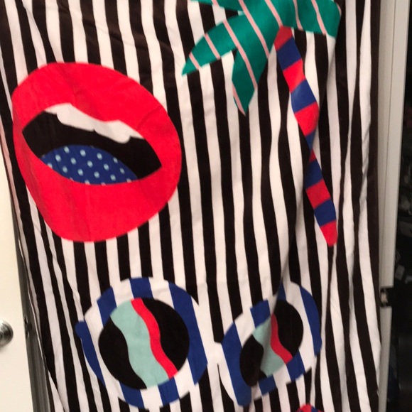 henri bendel Other - 🦋sale!! Nwot..Henri Bendel beach towel